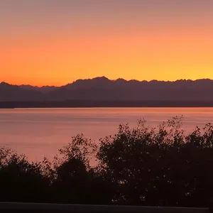 Apartment 1-bedroom Seaview On Luxury Estate With Views Of Olympic Mountains, Seattle